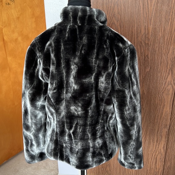 Yoki faux fur jacket - Picture 2 of 5